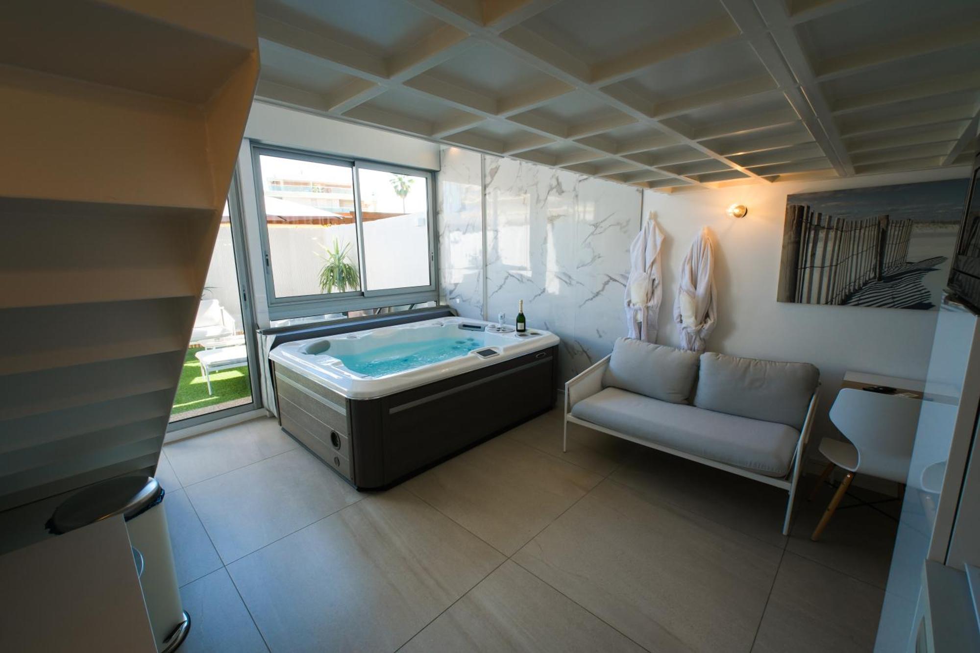 Villa Bono Jacuzzi & Spa Saint-Laurent-du-Var Extérieur photo