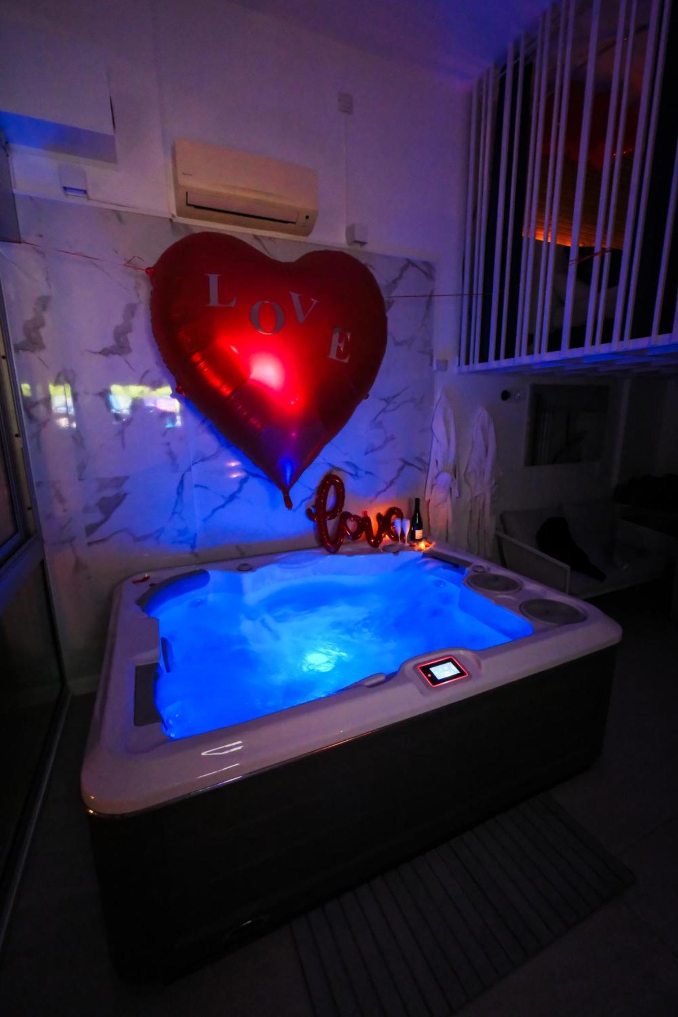 Villa Bono Jacuzzi & Spa Saint-Laurent-du-Var Extérieur photo